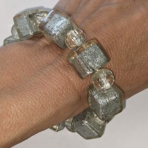 VTG CUBE & ROUND CLEAR W/ SILVER GLITTER & FOIL LUCITE BEAD STRETCH BRACELET
